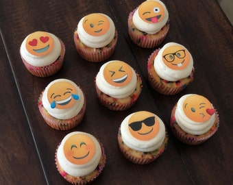 Emoji-glimlach-geïnspireerde cupcake-koekjestoppers eetbare afbeeldingen glazuur Sheet