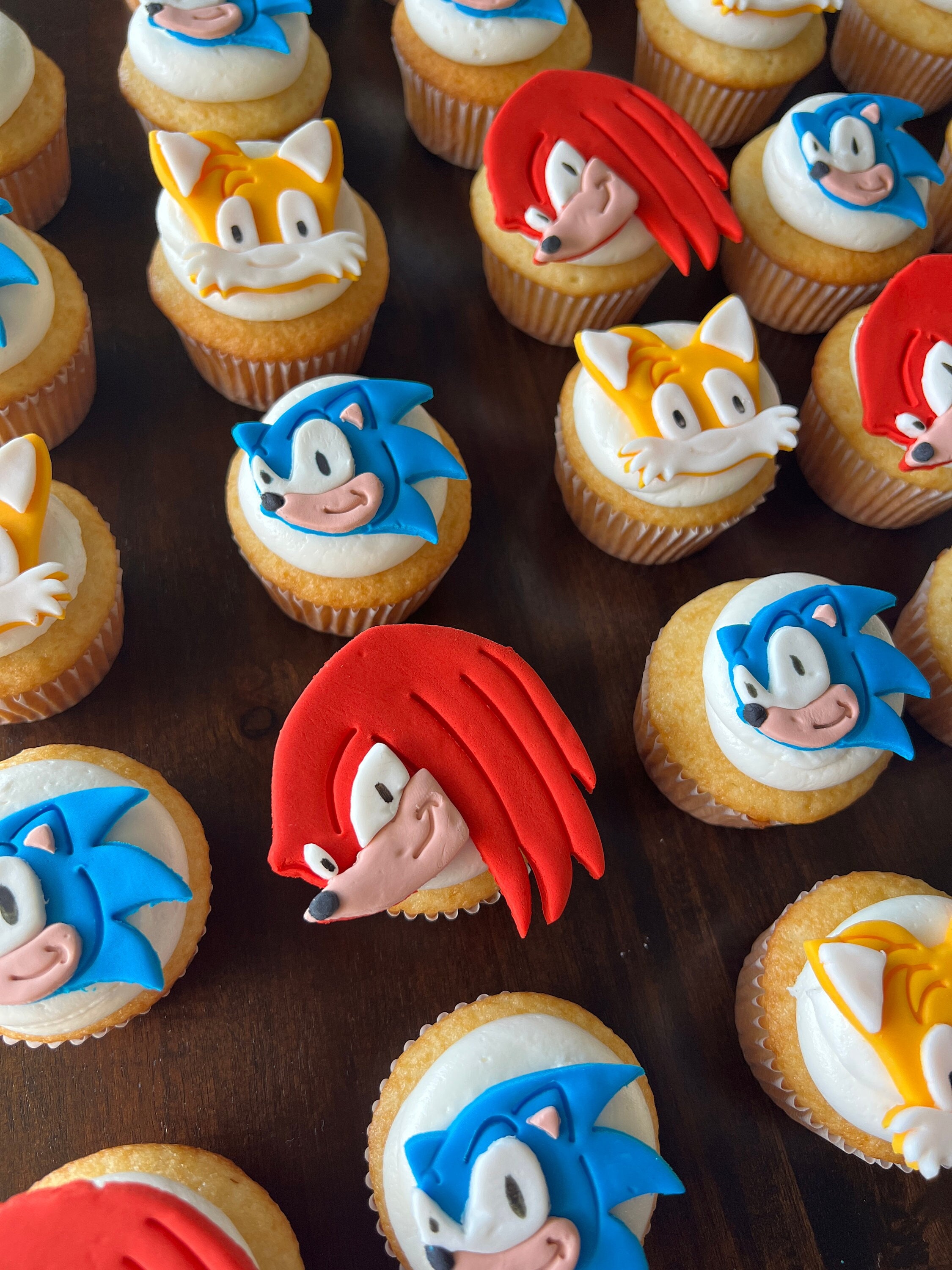 Sonic out of Fondant or Clay - Cake Topper #shorts 