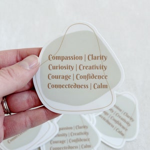 IFS 8 Cs of Self-sticker - sticker interne familiesystemen - IFS Self Love-sticker - IFS-cadeau - onderdelentherapie - welkomststicker alle onderdelen