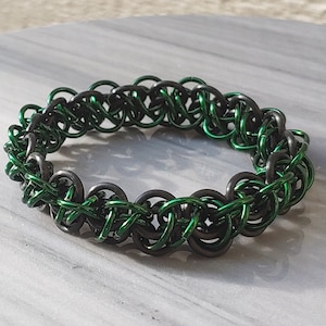 Rhea (Grön) - Kedjebrynja Stretcharmband