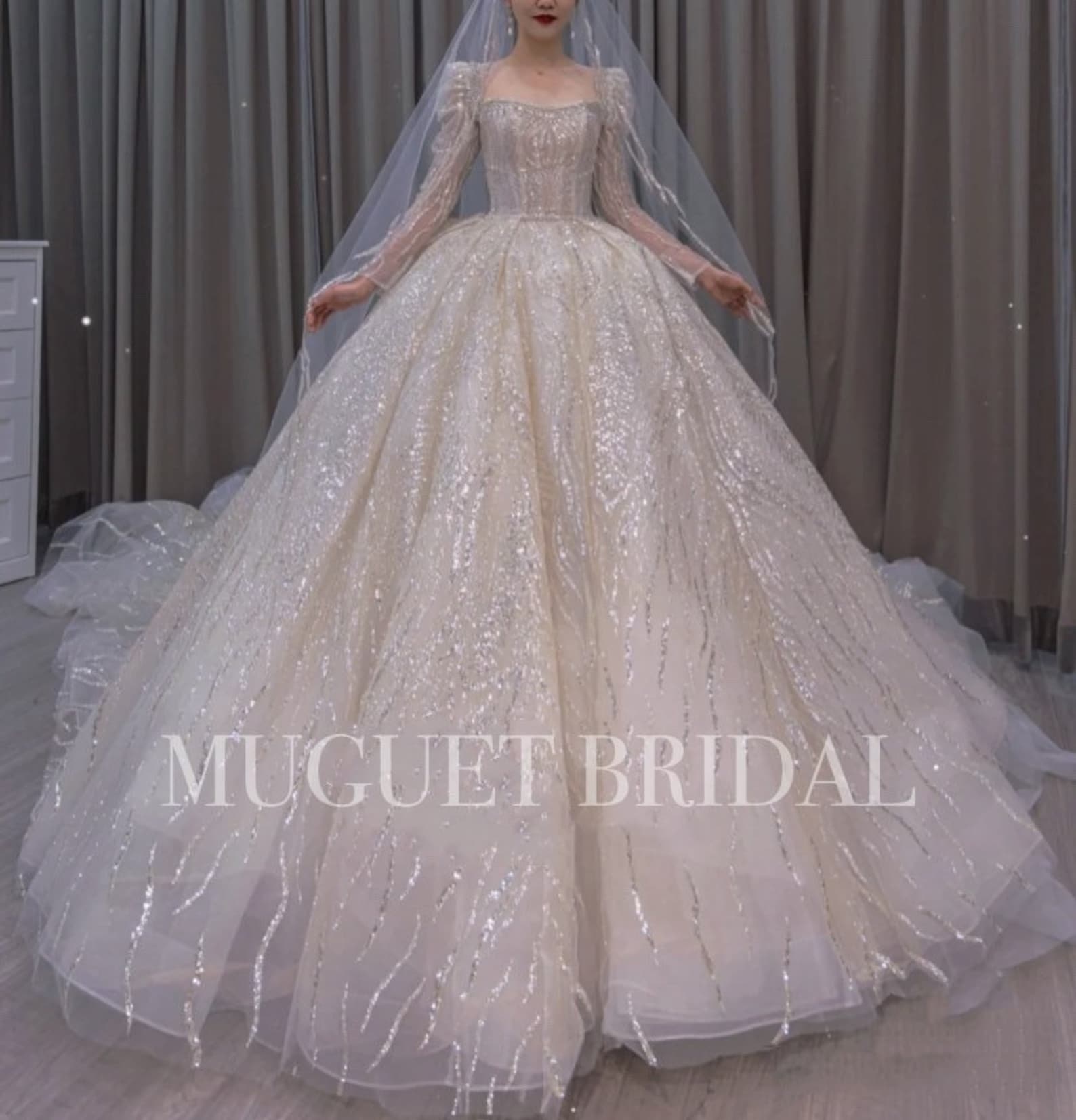Luxury Sparkly Wedding Dress - Ball Gown Wedding Dress - Long Sleeve Luxury Sparkly Wedding Dress - Ball Gown Wedding Dress - Long Sleeve