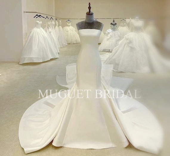 Classic Mermaid Strapless Satin Wedding Dress With 3D Flower on Train -  Straight Neckline Luxury Satin Elegant Fit & Flare Wedding Dress - Etsy