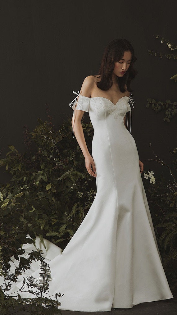 SAMPLE SALE / Lace Trumpet Wedding Gown with Beaded Straps (#PB067) | Dream  Dresses by P.M.N.