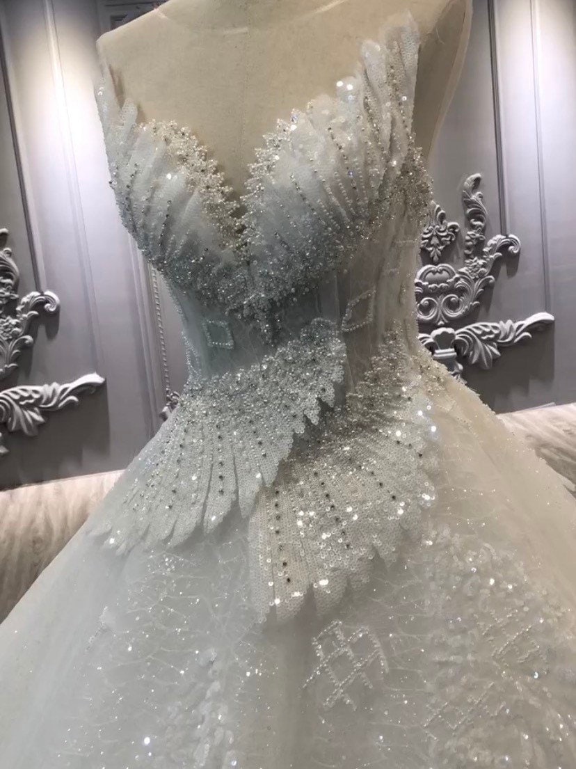 A-Line/Princess V-Neck Short Sleeves Beading Wedding Dresses main image 1