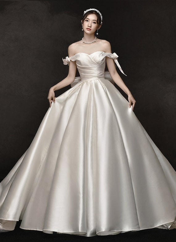 Satin Wedding Dress Sentea with Front Slit – Olivia Bottega