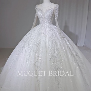 Vestido de novia de lujo con cuentas y mangas largas, brillante y glamuroso, con escote en V, estilo princesa hada y lentejuelas brillantes. imagen 7