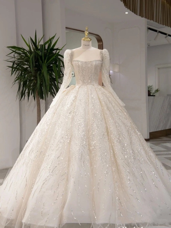 Luxury Long Ball Gown Glitter Wedding Dress with Puffy Sleeves