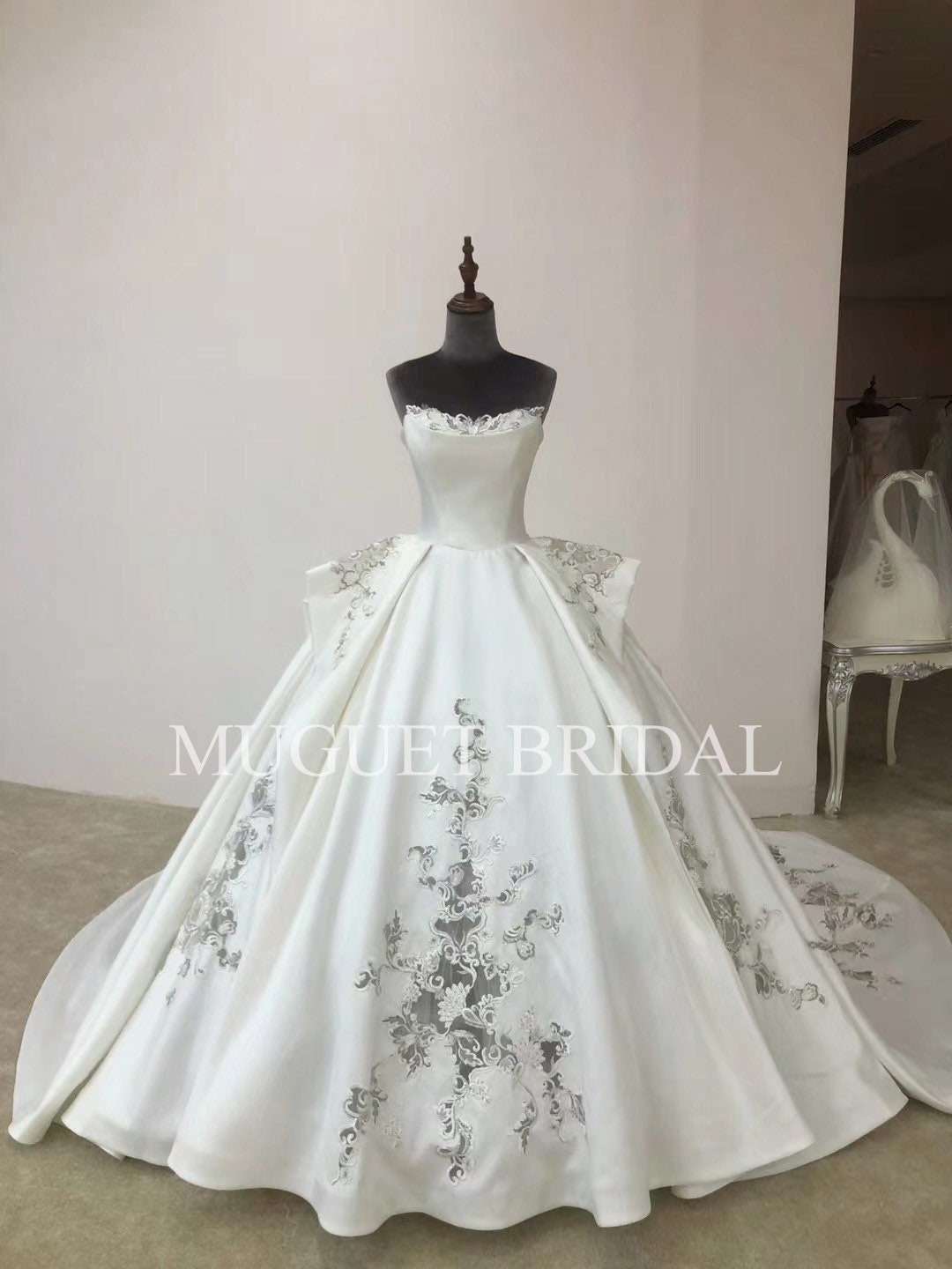 chinese dress ladies 3D Floral Lace Wedding Dresses Vintage Ball Gown Wedding Dress AWD1456 main image 1