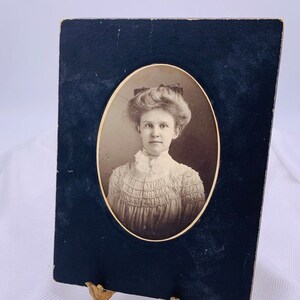 Portrait Photograph Edwardian Lovely Lady Vintage Photograph