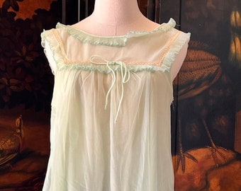 Vintage Nightgown Pale Mint Green Evette Short Gown All Nylon USA Size Large
