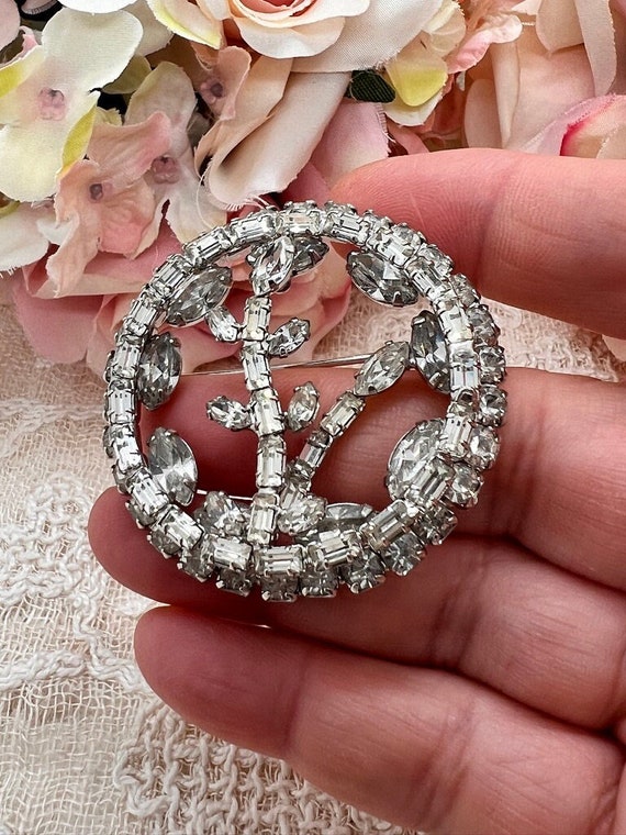 Vintage Crystal Pin Silver Toned Brooch Cut Clear 