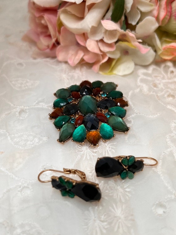 Vintage Pin and Earrings Faceted Green Blue Brown… - image 6