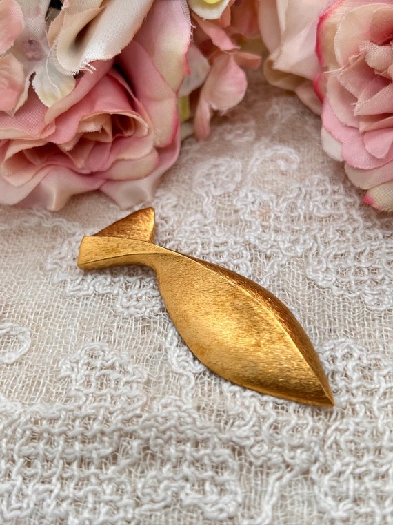 Vintage Gold Fish Pin Stamped Ahlers Beautiful - image 4