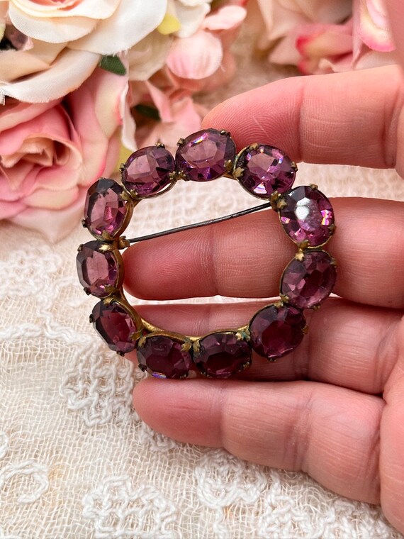 Vintage Brooch Amethyst Colored Glass Gold Toned … - image 4