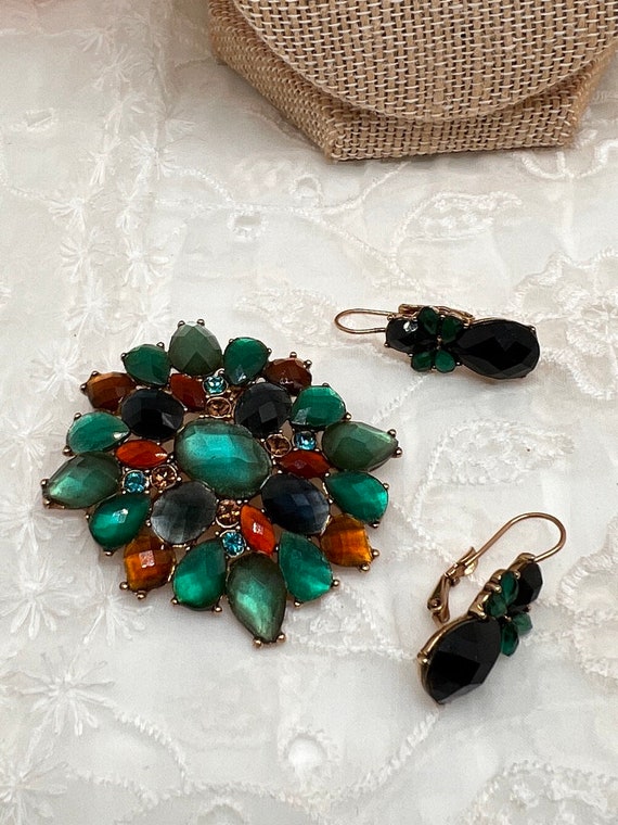 Vintage Pin and Earrings Faceted Green Blue Brown… - image 4