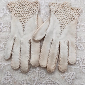 Vintage Ladies Gloves Off White Cotton Crocheted Detail Look Size 7