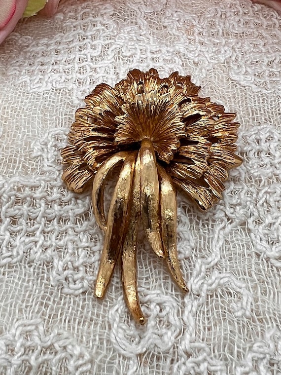 Vintage Monet Gold Pin Brooch Gold Toned Flower Mo