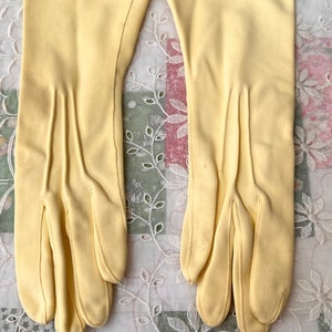 Vintage Ladies Gloves Pale Yellow Size 7