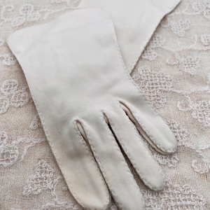 Vintage Ladies Gloves White Size 7.5