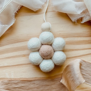 Flower Oil Diffuser | Hanging Car Diffuser | Felt Essential Oil Diffuser