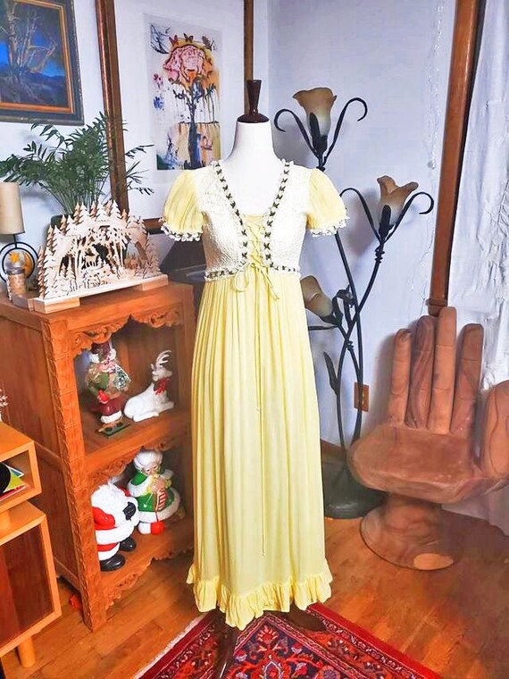 Vintage 70s Yellow Renaissance Prairie Lace Dress