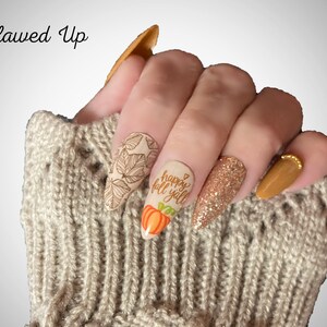 Fall Press On Nails: Pumpkin Autumn Leaf Design