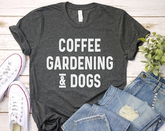 Chemise de jardinage, café de jardinage et chemise pour chiens, t-shirt de jardinage, amoureux du jardin, chemise de jardinier, cadeaux de jardinage