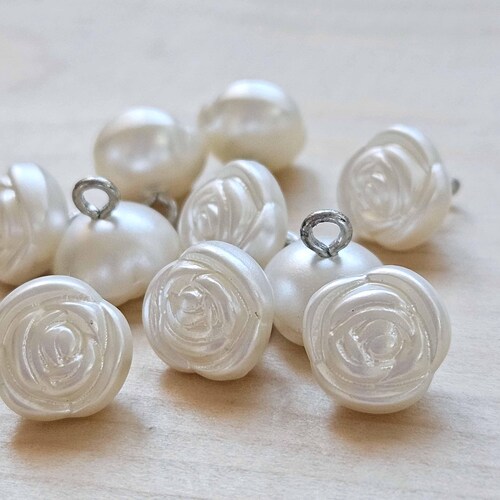VINTAGE PEARL ROSE / Imitation Pearl Shank Buttons / 10.5x11mm (Set of 6)