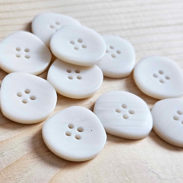 IRREGULAR CREAMY WHITE / Set of 4 buttons / Resin Buttons / Sewing Buttons