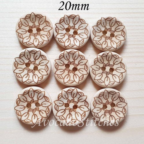 AvoDesigns LEAFY FLOWER / Unvarnished 2-Hole Wooden Buttons / 20mm 30mm