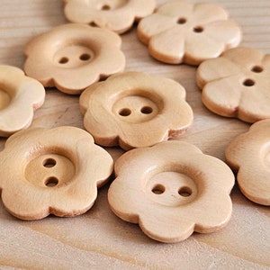 VINTAGE FLOWER 2-HOLE Beige Off-white / 15-25mm / Set of 6 buttons / Wooden Buttons / Sewing Buttons