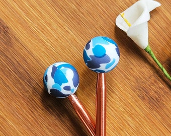 ROUND BLUE FLORALS Stitch Stoppers / 2 pieces / Knitting Needle Stoppers / Point Protection / Notions