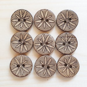 COCO OSTEOSPERMUM / 18mm / Set of 8 buttons / Coconut Buttons / Sewing Buttons