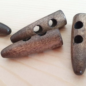 WOODEN TOGGLE (Horn-shaped) / Coffee Brown / 30-47mm (Set of 6)