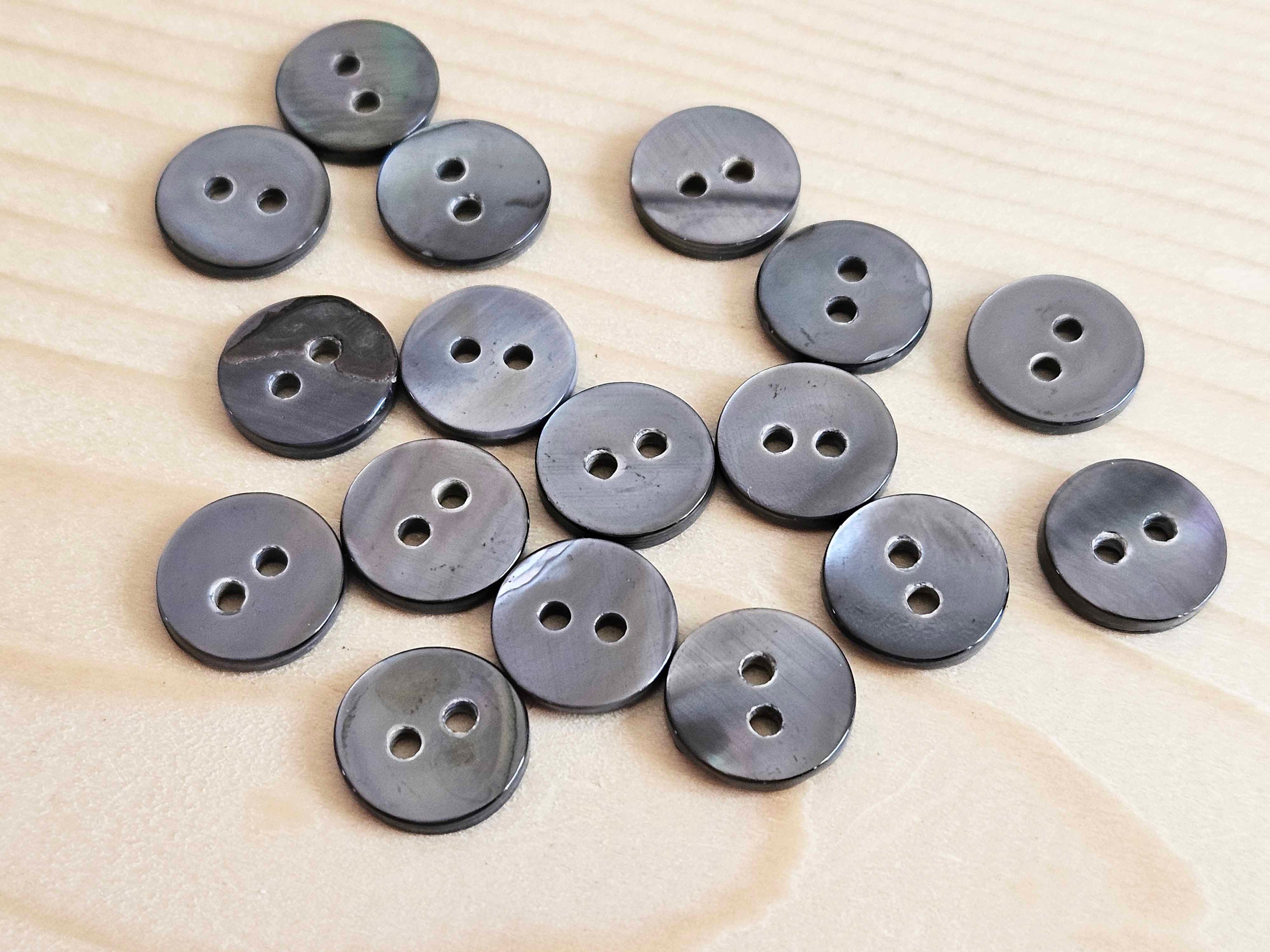 2-hole GREY (brownish) Seashell Buttons / 10-25mm / Set of 6 Buttons ...