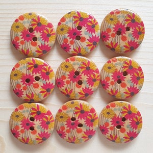 RED-YELLOW CRYSANTHEMUM / 23mm / Set of 6 buttons / Wooden Buttons / Sewing Buttons