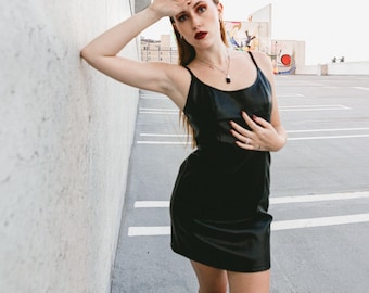 Vestido de cuero, vestido negro, vestido de fiesta, mini vestido negro, mini vestido de cuero negro, mini vestido de cuero sintético, vestido de cuero vegano Pleather