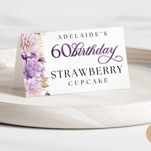Modelo de rótulo de comida de aniversário de 60 anos Canva para mãe e avó, lilás, roxo, floral, 60 anos, amado, jubileu de diamante, nome do menu, decoração de festa BP0119