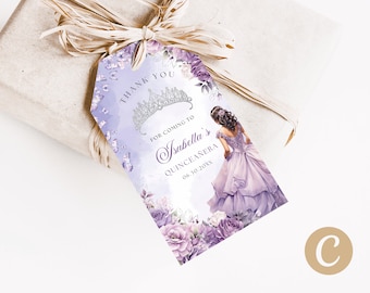 Op de afbeelding: Paarse en zilveren bedankkaart met een kroon, bloemen, vlinders en een meisje in een paarse jurk. De tekst luidt "Bedankt voor je komst naar Isabella's Quinceanera 06.30.20XX".