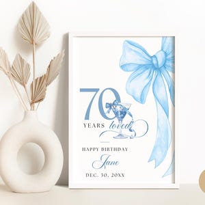 Modèle de plaque de bienvenue 70e anniversaire noeud bleu pour mère grand-mère tante, noeud vintage thème 70 ans aimé affiche de fête du jubilé de platine BP0101