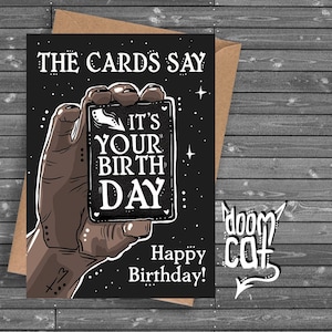 Bruja Tarjeta de cumpleaños Goth Saludos personalizados "Las tarjetas dicen que es tu cumpleaños" Saludo Feliz Gótico Negro Tarot personalizado Tu propio mensaje