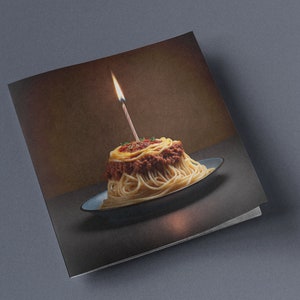 Tarjeta de cumpleaños con espaguetis, pasta a la boloñesa, vela, pastel, divertido, artístico, para amantes de la comida, pintura, entusiasta de la comida, cuadrado, feliz, arte digital, tarjeta, gótico, gótico