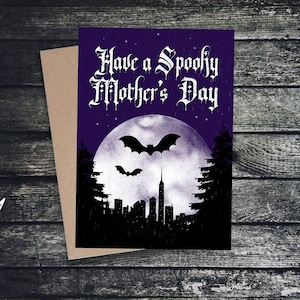 Biglietto gotico per la festa della mamma "Have a Spooky Mother's Day" Saluti personalizzati personalizzati Victoriana Bats Gothic Witch Mom Mommy Mamma Mummy Moon
