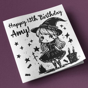 Personalisierte Hexe Geburtstagskarte Name Schwarz Weiß Cartoon Witchy Sterne Monochrome personalisierte quadratische magische Botschaft Innen