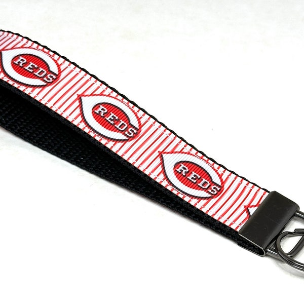 MLB Cincinnati Reds keychain / wristlet / ribbon keychain /key fob / key holder/ key tag / sports team keychain / bag tag / sports gift