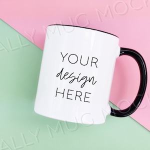Tasse blanche de 11 oz avec maquette de poignée noire Photo | Image JPEG | 300 DPI | Vue latérale | Arrière-plan du bloc de couleur
