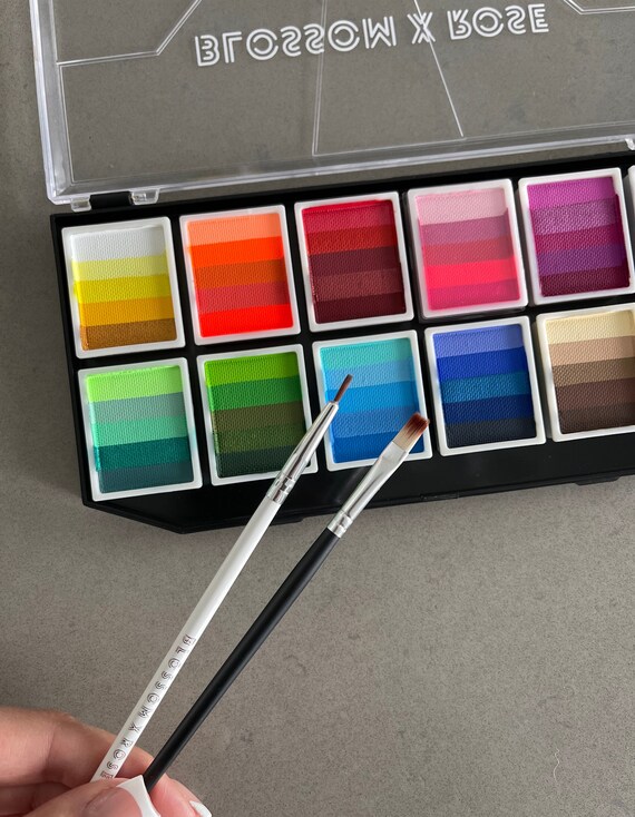 Vegan eyeliner deals