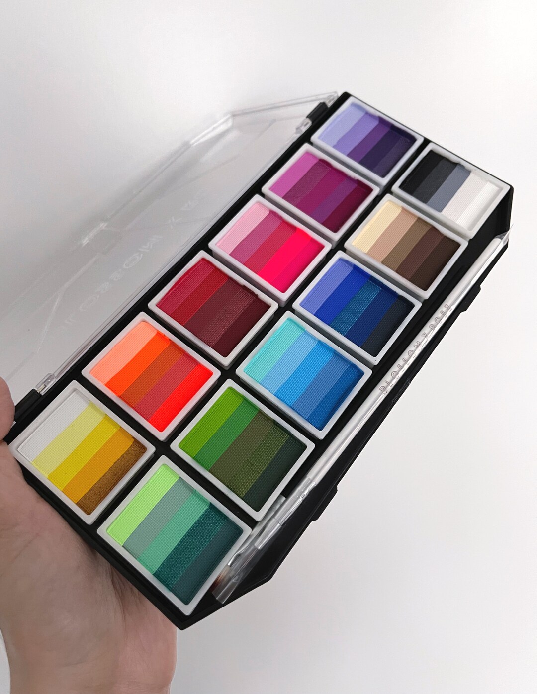 Coloured Eyeliner Palette 60 Graphic Eyeliners 2 Brushes Etsy