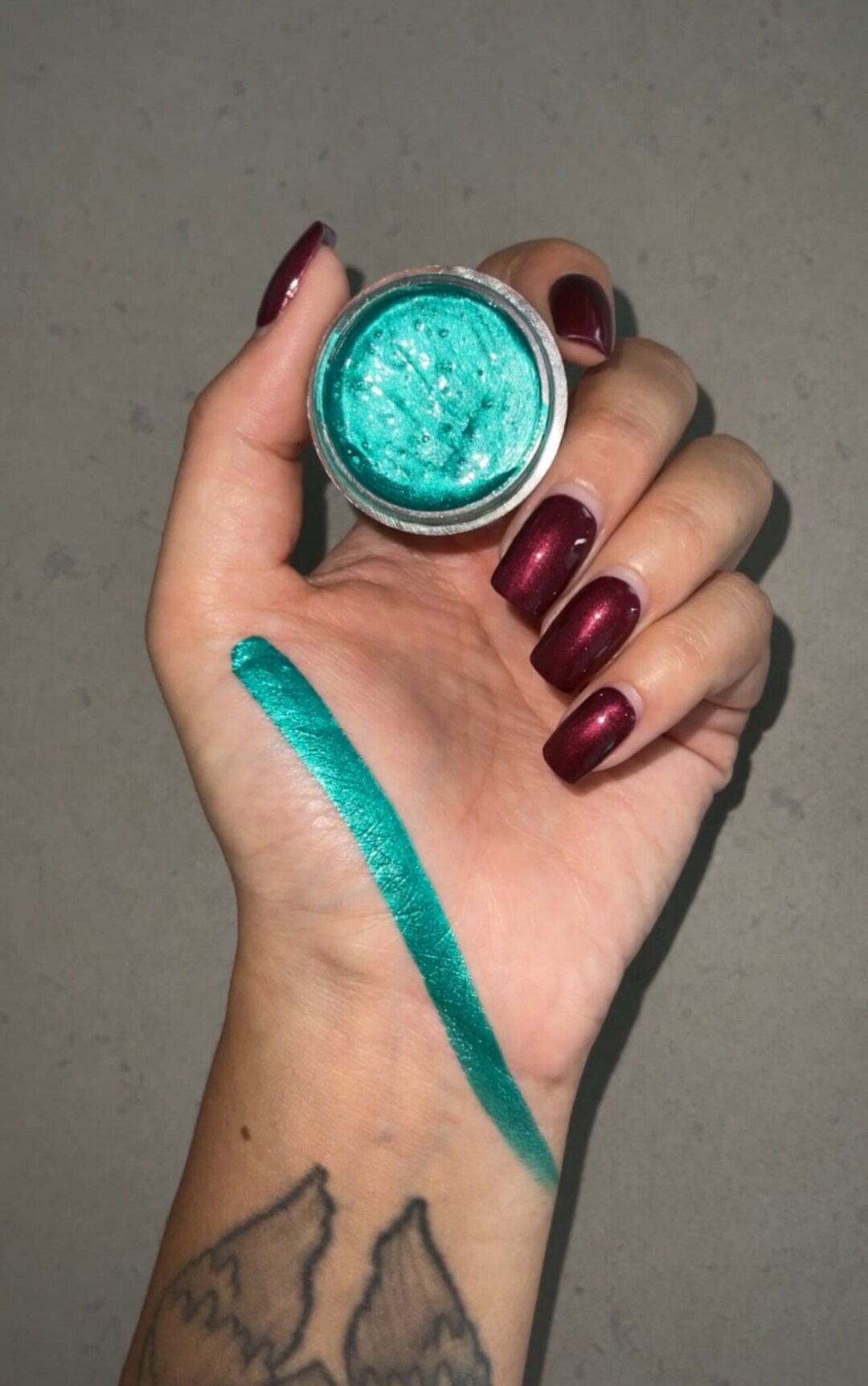 Gray Eyeshadow with Teal Eyeliner: Bold Style for Modern Looks