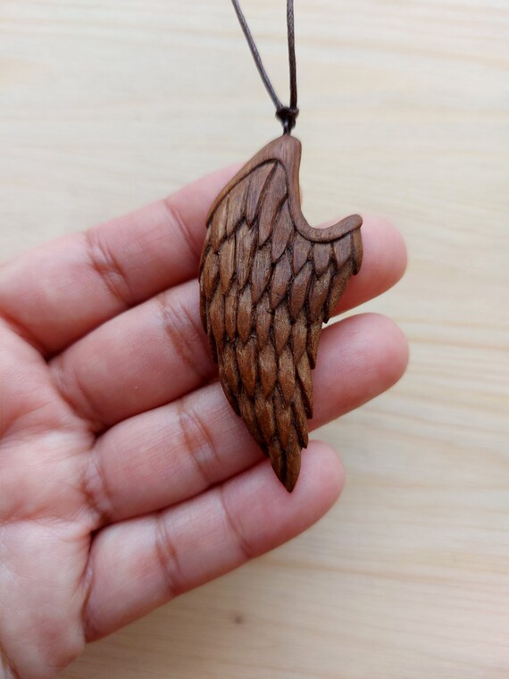 Hand carved best sale necklaces